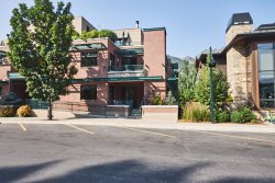 Downtown Ketchum- Residences of Evergreen Luxury 3 BR Condo with A/C
