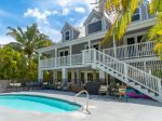 Private pool with optional heating.