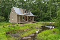 A Woodsy 1 Bedroom Furnished Retreat in South Freeport