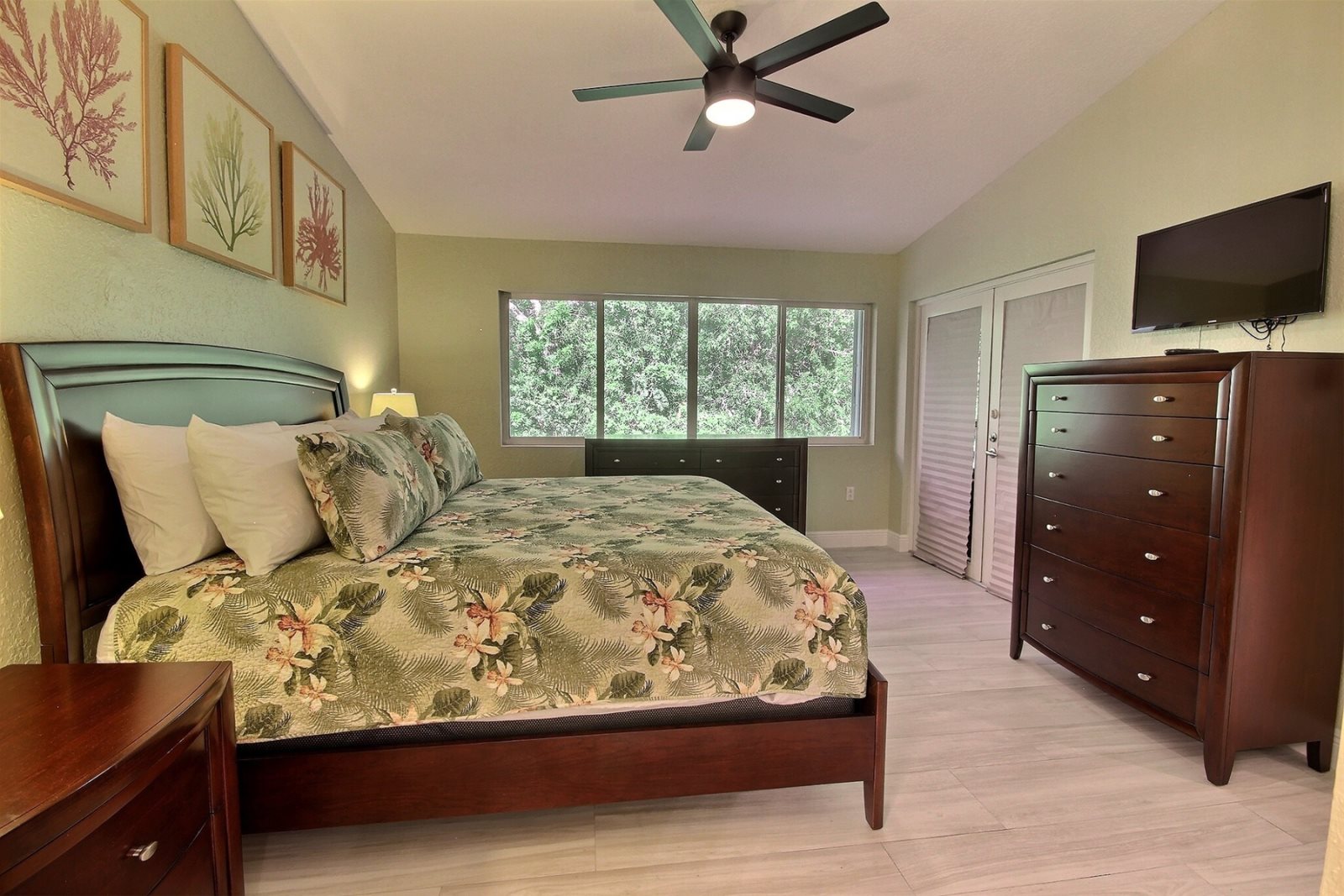 808 Mariners Club, Key Largo Vacation Rental, Florida Keys, Barefeet