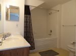 King room ensuite bathroom 