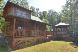 Cherokee Ridge Retreat - Mountainside Log Cabin with a Hot Tub, Wi-Fi, and View Minutes to Rafting, Hiking, and the Casino