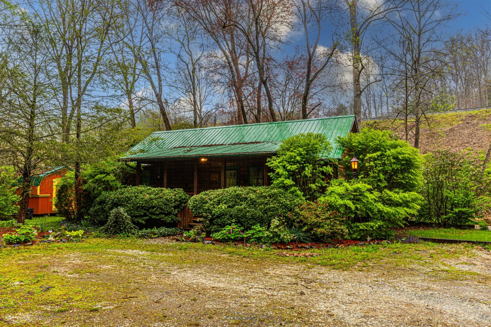 Creekside Hideaway | Romantic One Bedroom Cabin On A ...