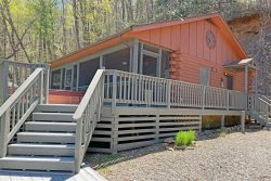 Mountain River Retreat - Log Cabin with Screened Porch and Wi-Fi - Moments from Rafting and Zip Lining