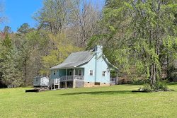 Meadow Crest Cottage - Located just five minutes from downtown Bryson City, this cozy cottage overlooks 1.7 acres of rolling meadowlands