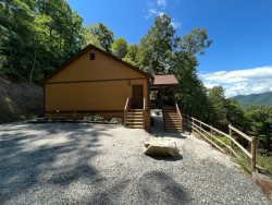 Mountain Hideaway -- Four bedroom mountain cabin with outdoor fire pit 