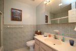 Upstairs guest bath