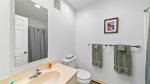 Hall bathroom for the second bedroom