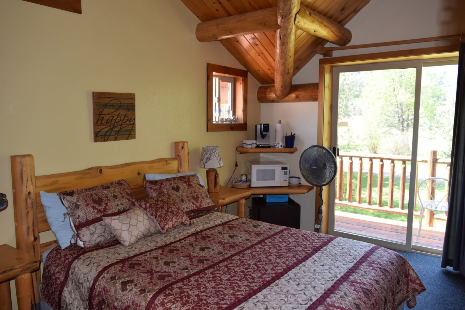 pet friendly lodging in the Methow Valley Winthrop Cabin Rental on