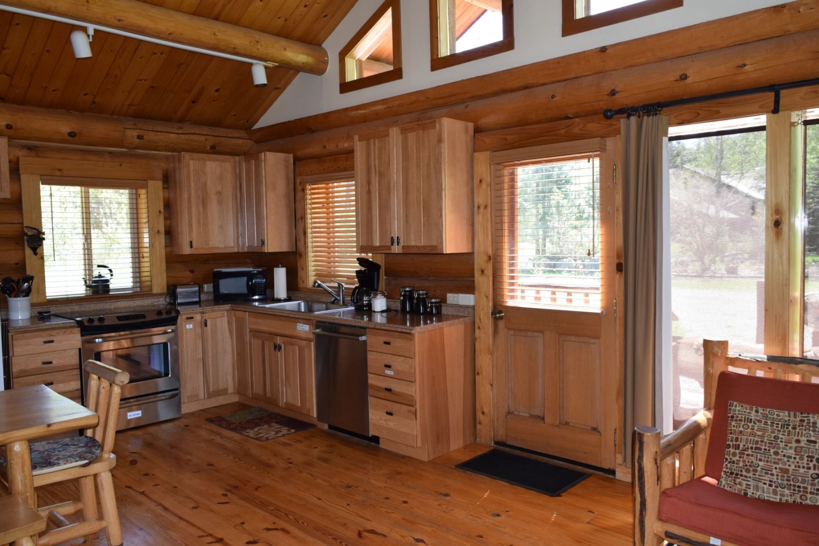 Winthrop WA Lodging ski in, ski out Hot tub