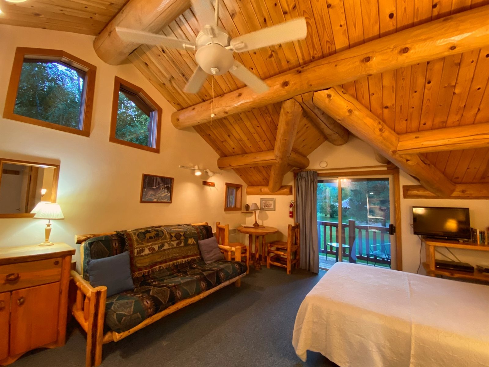 Methow River Lodging on ski trail Winthrop WA cabin rentals Hot tub