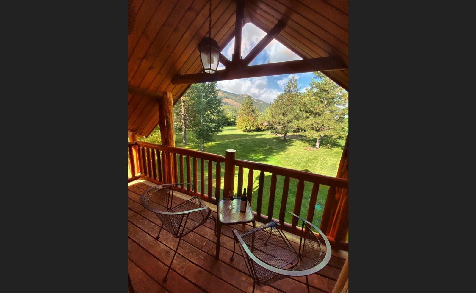Methow River Lodging on ski trail Winthrop WA cabin rentals Hot tub