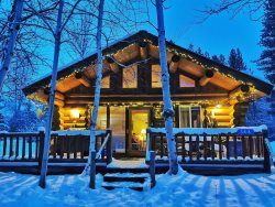 Sleeping Wolf Cabin 1BR w/ ski trail & river access, pool/hot tub, laundry