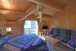 Running Wolf Studio  trail access, pool/hot tub, private balcony