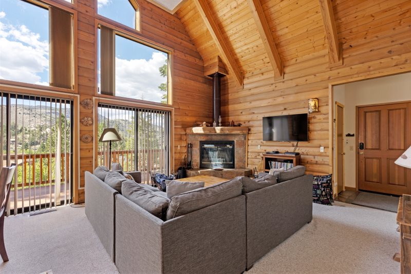 June Lake Cabin Rental | Lake View | Mountain Cabin