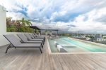 Condo Verde Oasis - Central 2 bedroom with pool, gym, private terrace - At Veranto Condos