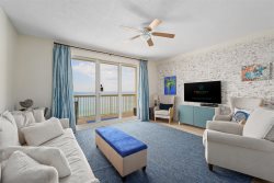 Seychelles 1006 - Charming gulf front condo w/ shared pool and hot tub!