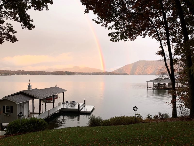 Lakefront Vacation Rental Home With Dock Pet Friendly