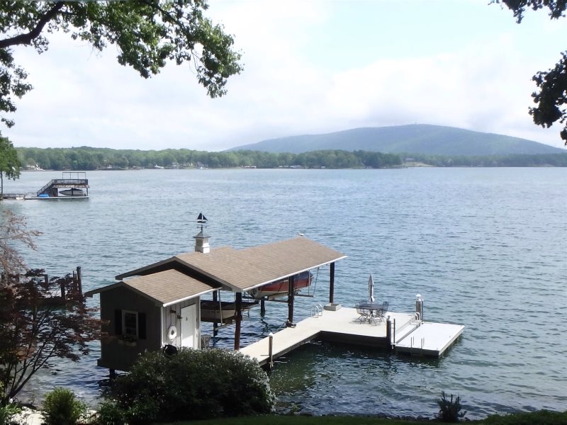 Lakefront Vacation Rental Home With Dock Pet Friendly