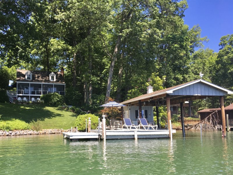 Lakefront Vacation Rental Home With Dock Pet Friendly