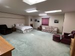 Large Studio- Queen Bed
