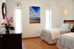 Casa Catalina guest bdrm with twin beds