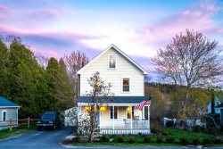THE BAY HOUSE | BOOTHBAY HARBOR | PET FRIENDLY | WALK TO TOWN