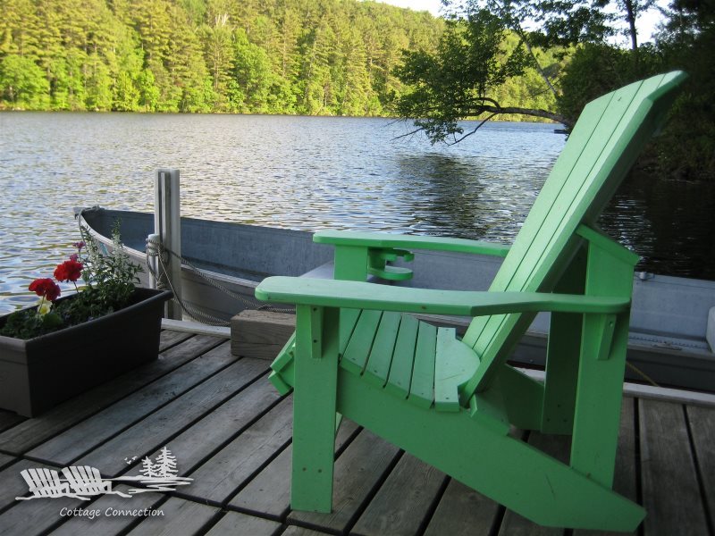 Tranquil Lakefront Retreat Kayaks Central Location