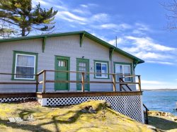 QUIET SPOT - EAST BOOTHBAY | VIEWS OF LINEKIN BAY & SPRUCE POINT | FAMILY VACATION | 
