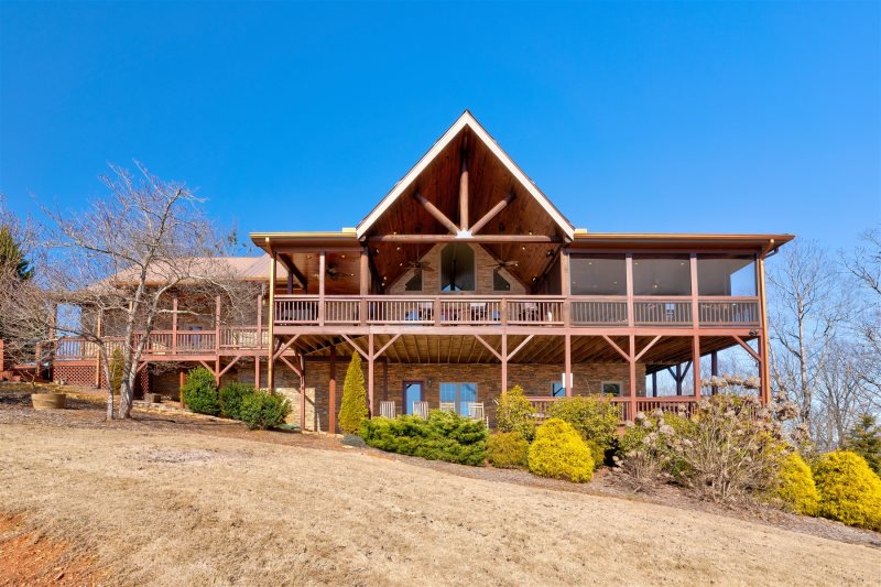 Large Blue Ridge Cabin Rental With Six Bedrooms There Are Three