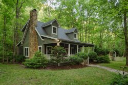 Beautiful Private Cottage on the Eastatoee River- just outside Vineyards Community 