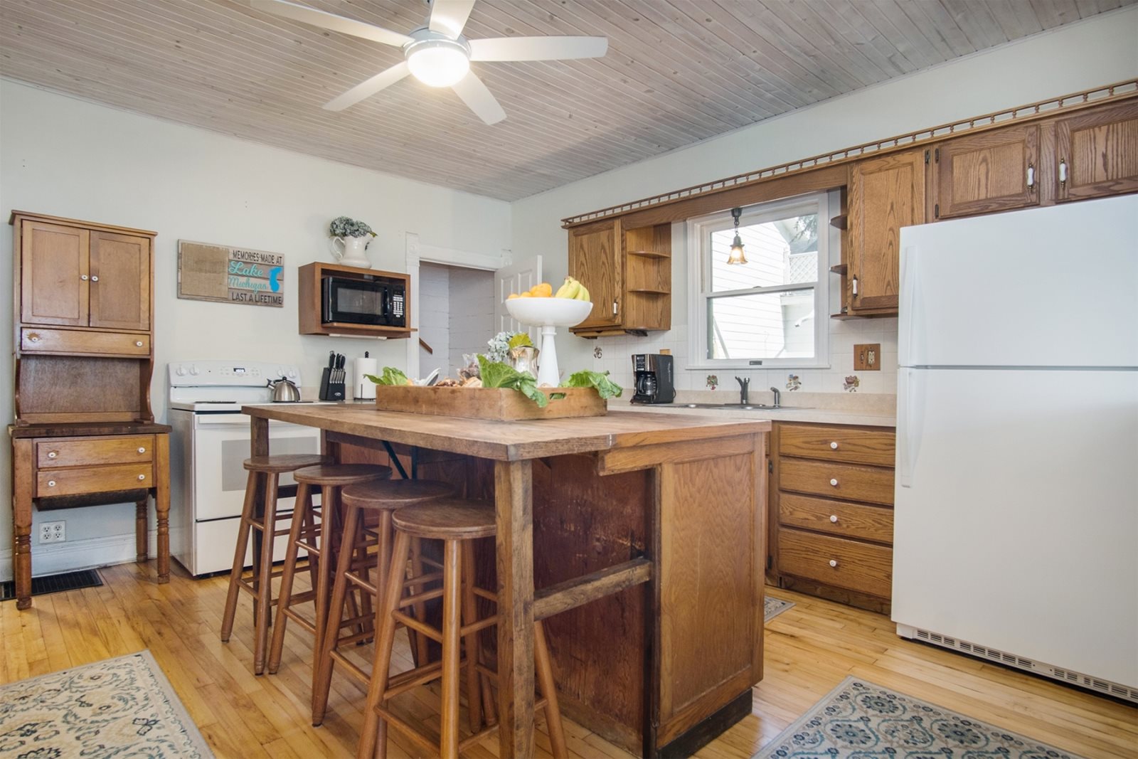 Mill Pond Realty Vacation Rental Saugatuck Lodge