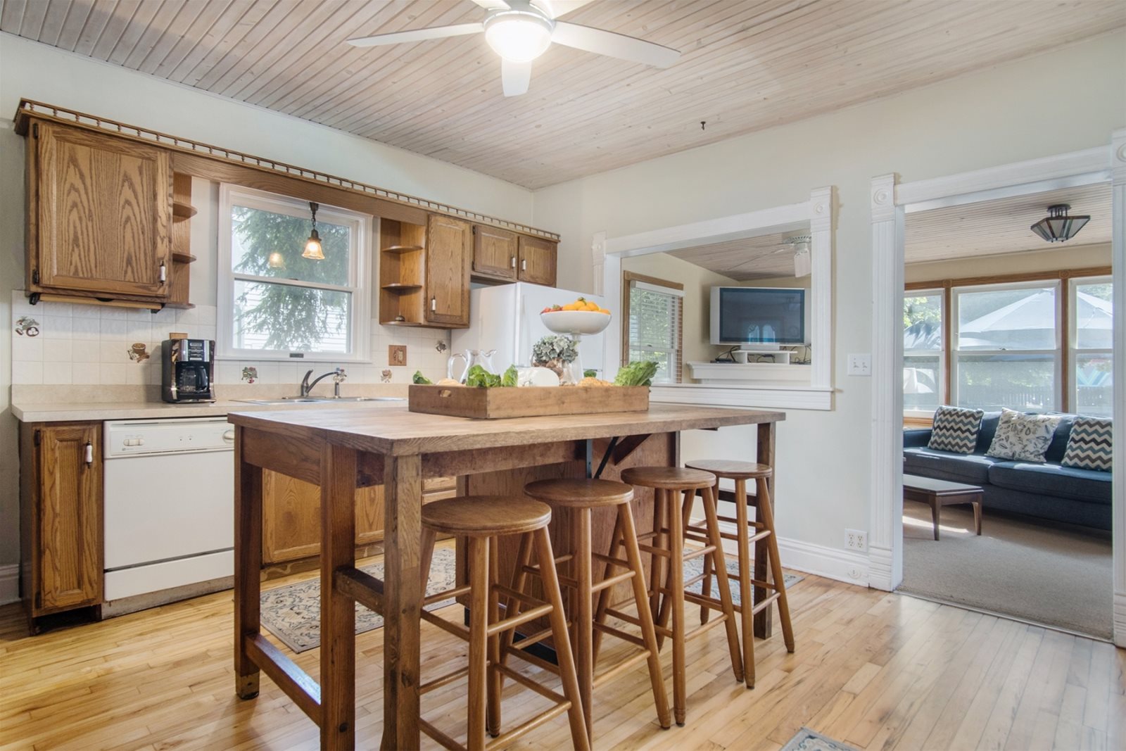 Mill Pond Realty Vacation Rental Saugatuck Lodge