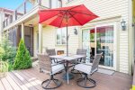 Side deck with outdoor dining 