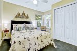 Guest bedroom with a queen size bed overlooking nature 