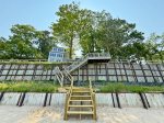 Studley Cottage is situated directly on the beach 