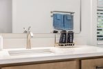 Upper level full bathroom 