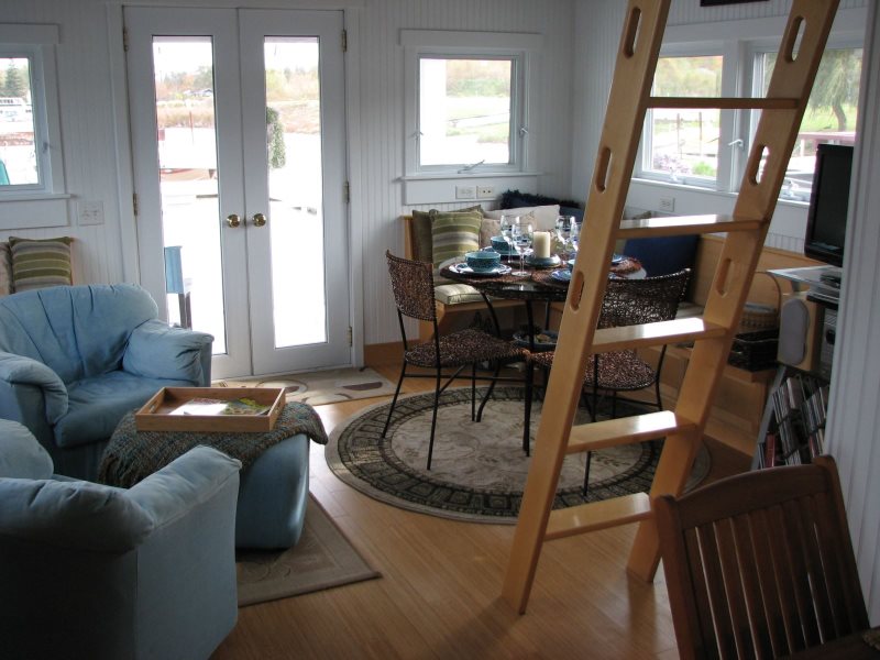 Mill Pond Realty Vacation Rentals Floating Cottage