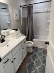 Hall Bath w/tub