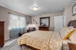Primary Bedroom - Queen Bed
