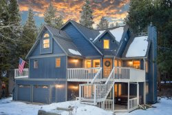 Breckenridge single family home, private hot tub, close to ski resorts, pets allowed