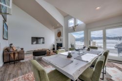 Three bedroom across from Lake Dillon, stunning views, clubhouse with pool and hot tub 