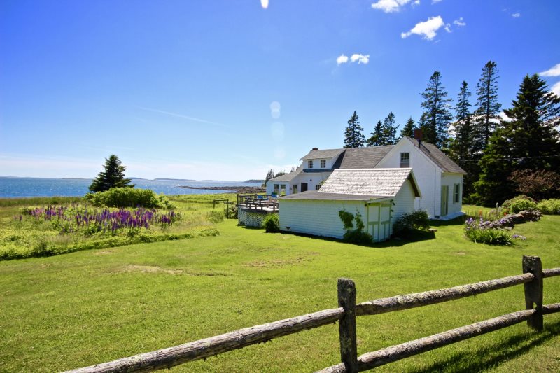 Martinsville Beach House House With Field And Ocean