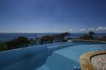 Enjoy views of Cayos Cochinos, dive boat traffic and the Honduran mainland from the pool or shaded pool deck.