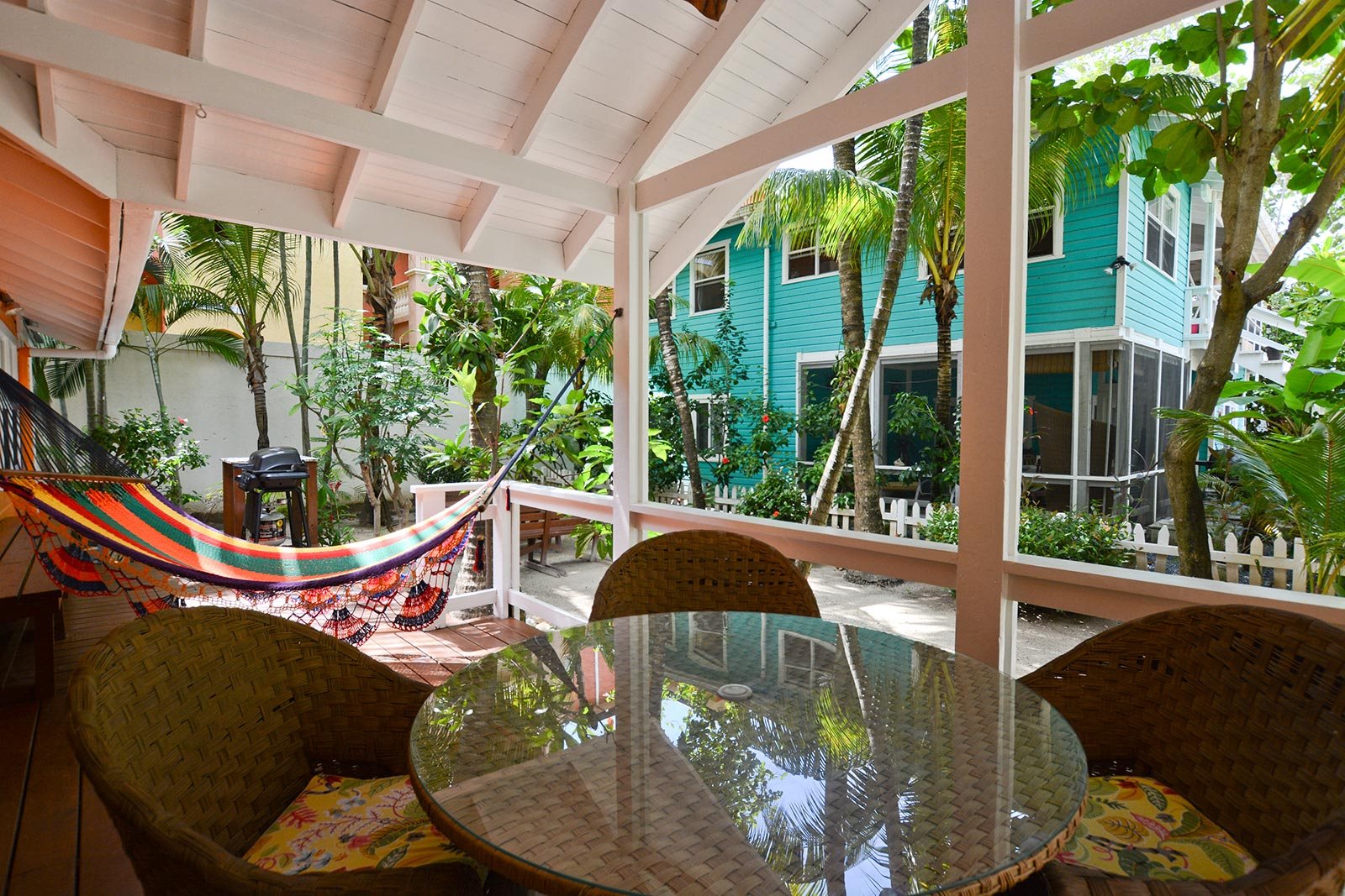 Flip Flops Caribbean Cottage in West Bay Island House Roatan