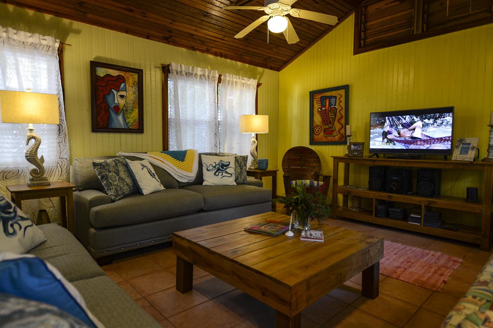 Flip Flops Caribbean Cottage in West Bay Island House Roatan