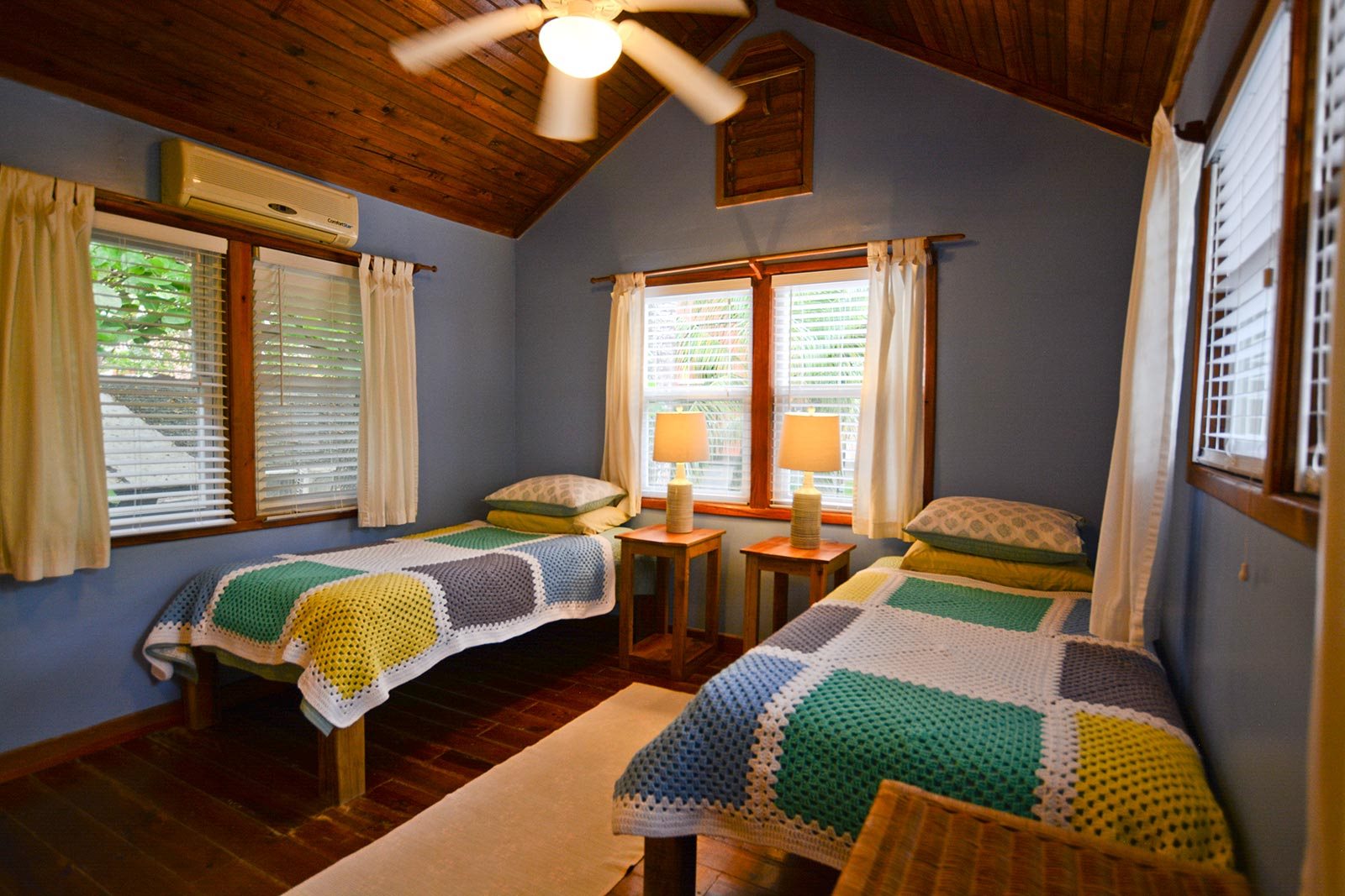 Flip Flops Caribbean Cottage in West Bay Island House Roatan