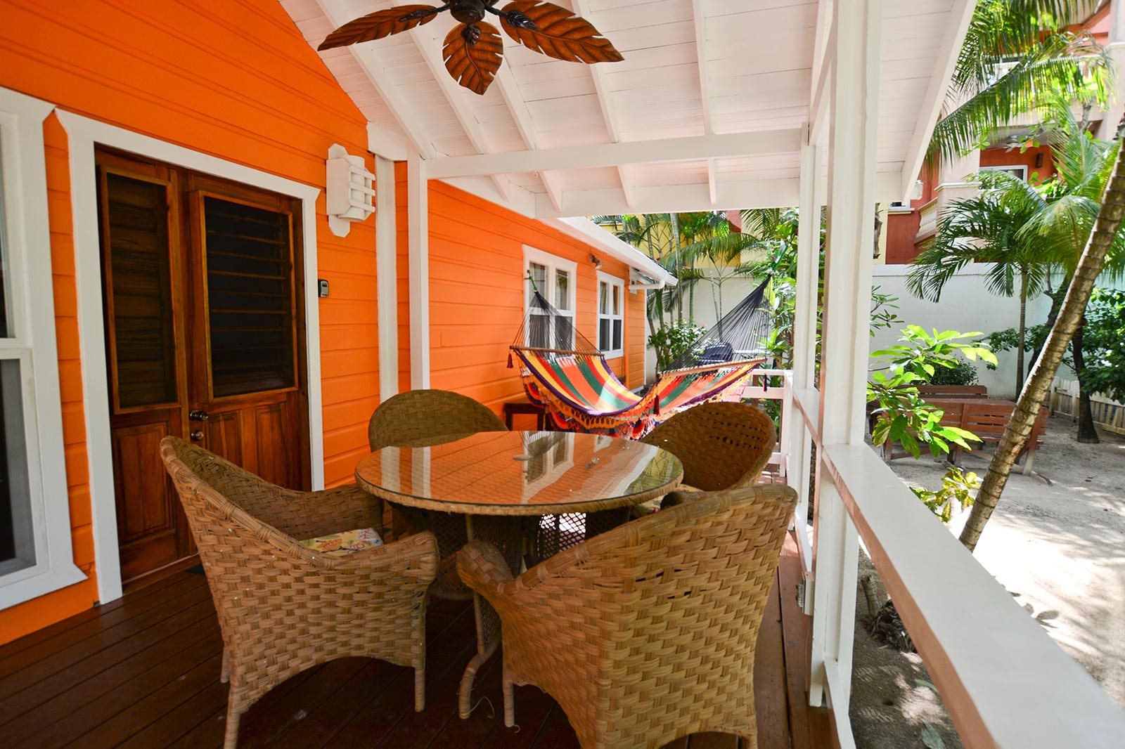 Flip Flops Caribbean Cottage in West Bay Island House Roatan