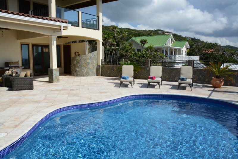 Shalymar Luxury Oceanfront Villa in West Bay Island House Roatan
