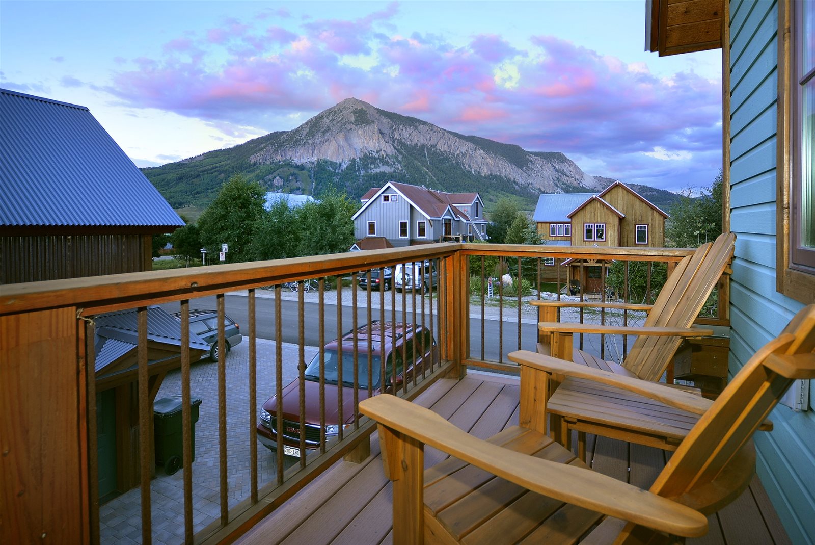 Pet friendly rental home in Crested Butte with mountain views.